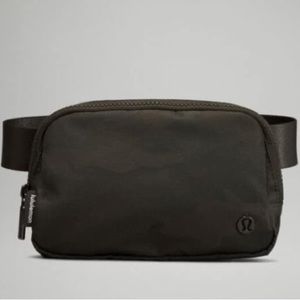 Lululemon everywhere belt bag NWT